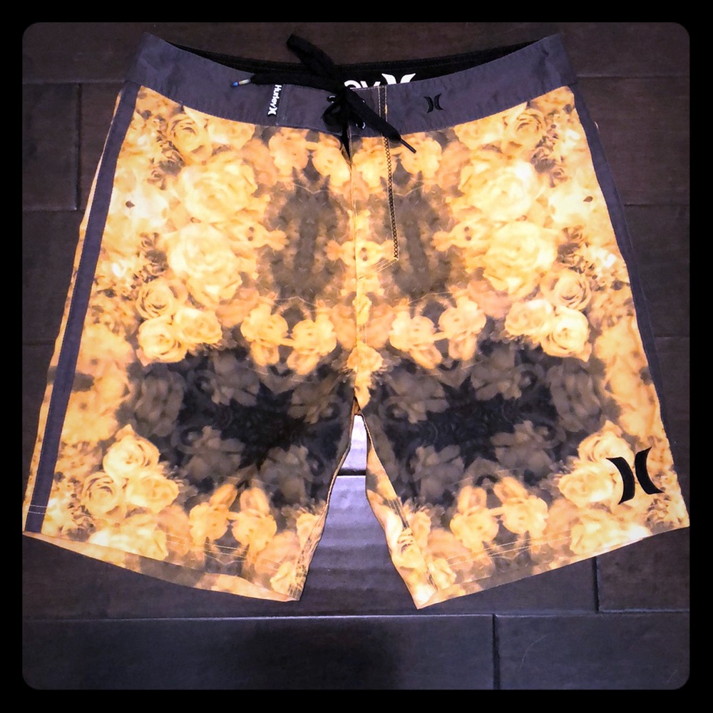 Hurley Men’s Floral boardshort